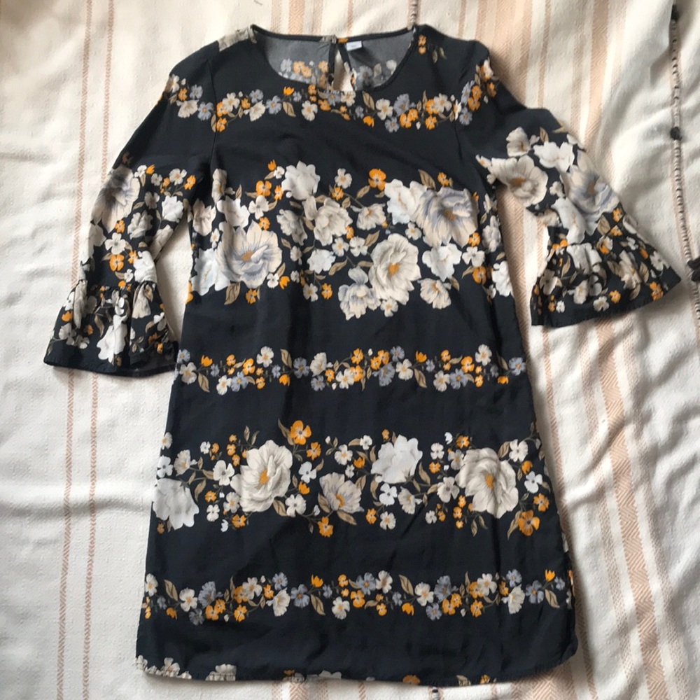 Old Navy Gray Floral Shift Dress with Bell Sleeves Size XS